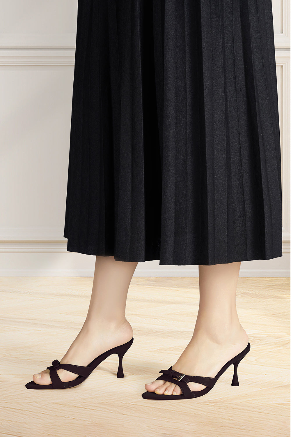 Simple High - heeled Sandals With Thin Heels and Pointed Toes