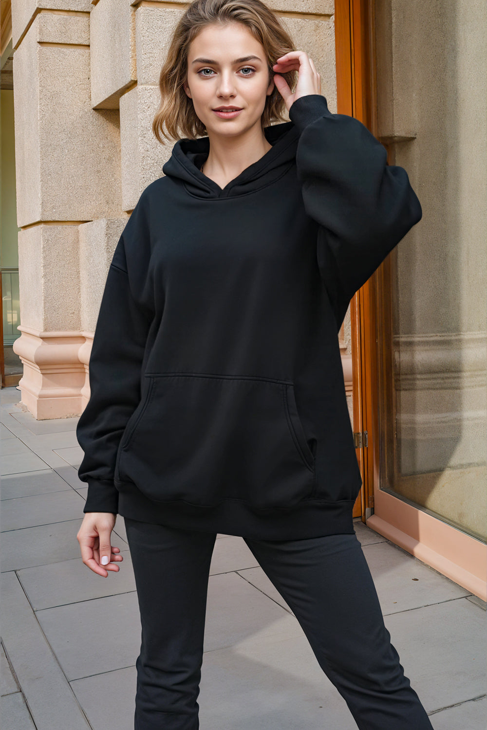Hooded sweatshirt with a loose and casual design